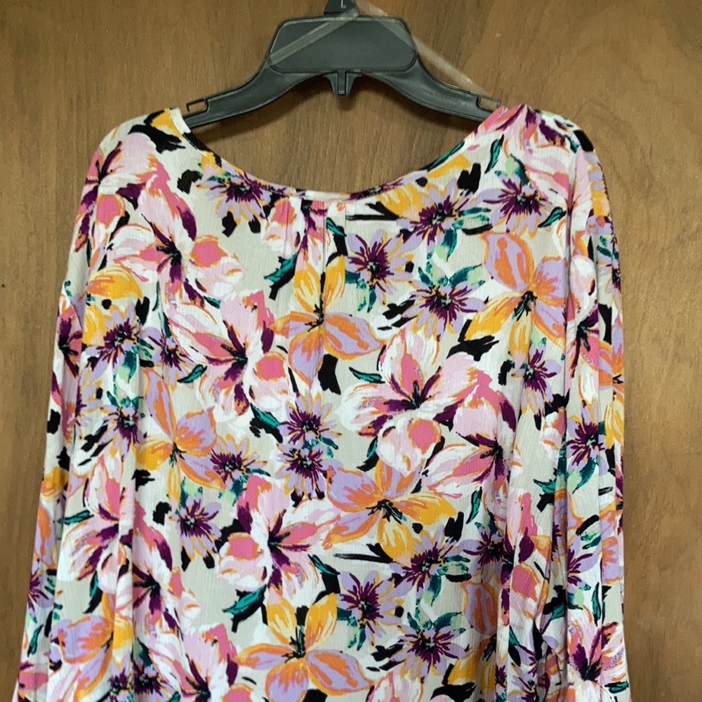 AGB floral print bell sleeve top boho tassel tie at neckline keyhole 3X - Picture 10 of 17
